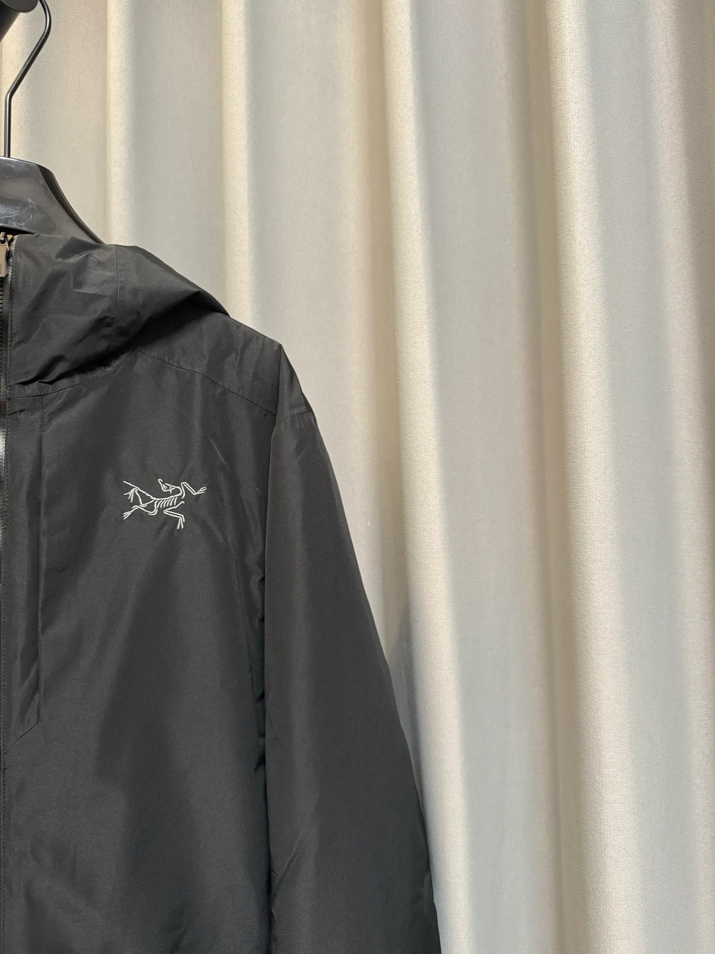 【Premium 】 ARC‘TERYX Solano Down Hoody + Breathable Versatile Gore Tex ， ！ 5 !! SOLANO + ， 、 Breathable 。New Arrival Solano Down Hoody 、 、 。Solano 、 ， 。 FAS GORE-TEX ， 。 ， Breathable。 ， rima Loft Breathable ！ Same Style ： Size：s/m/l/xl/2xl